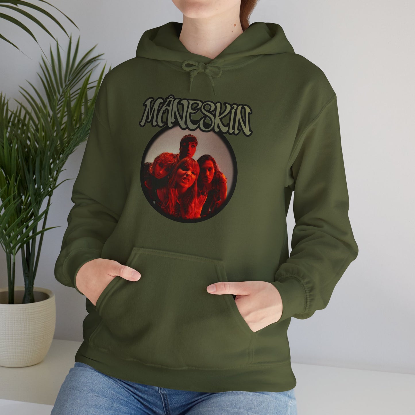 Måneskin Circular Group Photo Unisex Heavy Blend Hooded Sweatshirt