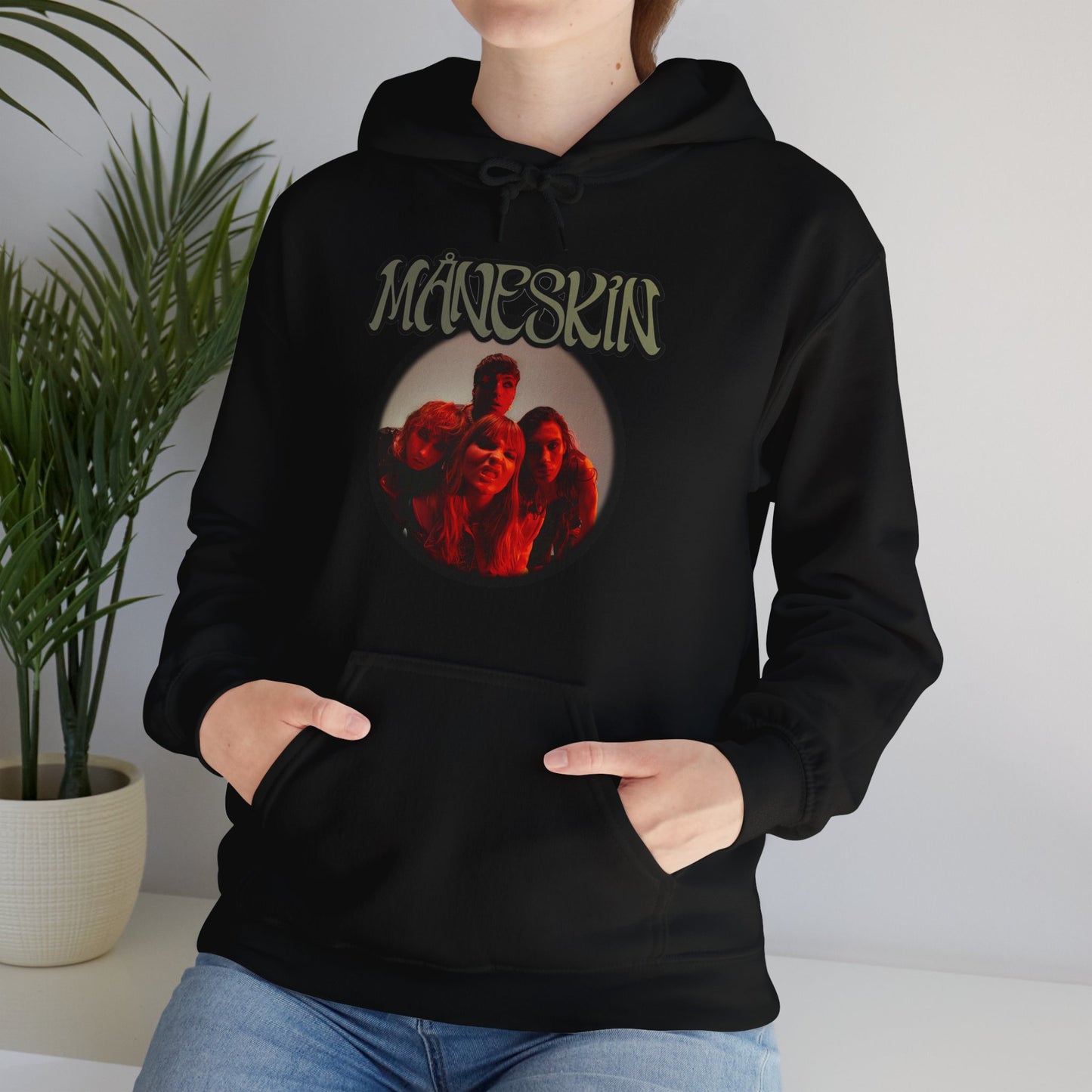 Måneskin Circular Group Photo Unisex Heavy Blend Hooded Sweatshirt