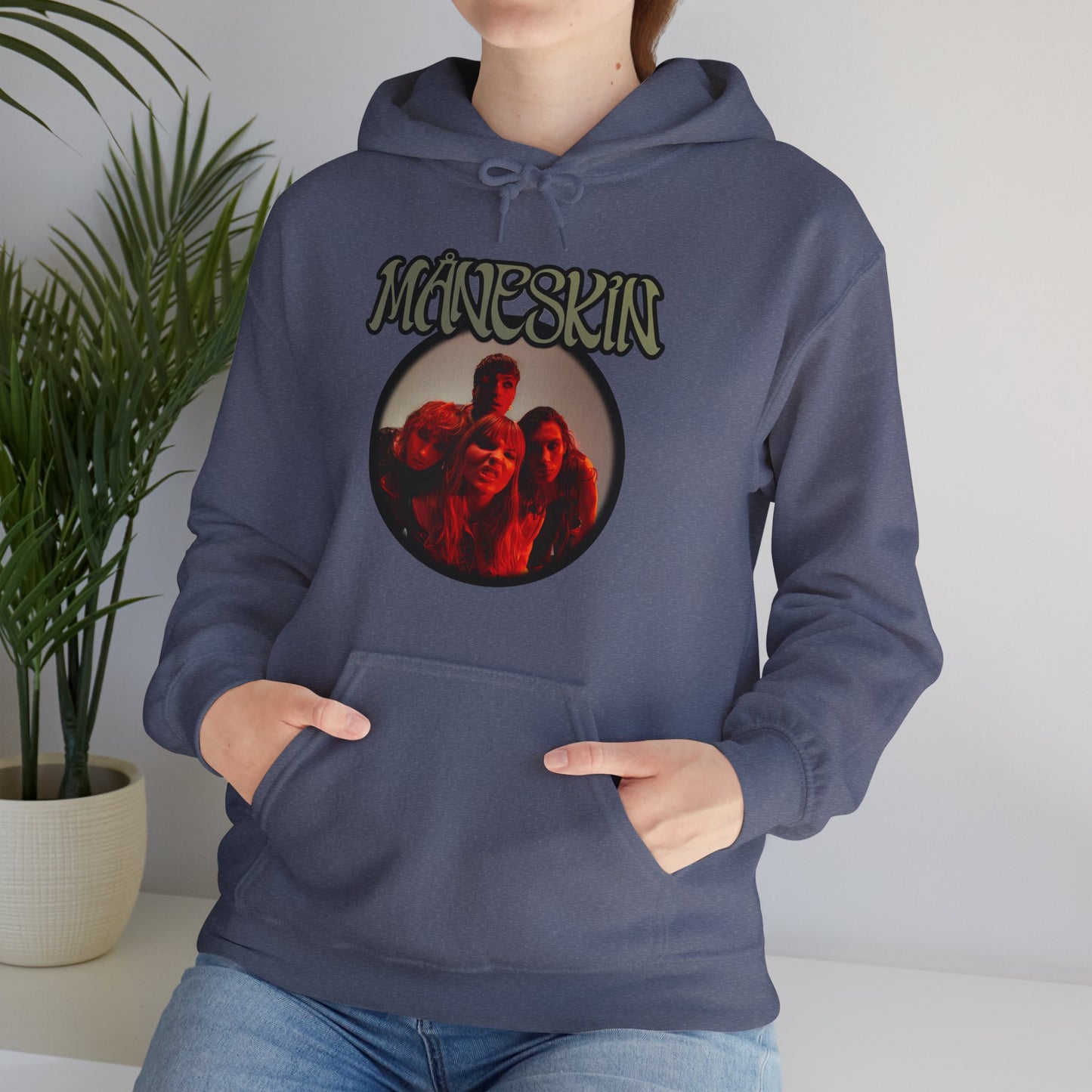 Måneskin Circular Group Photo Unisex Heavy Blend Hooded Sweatshirt